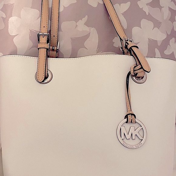 SOLD..SOLD……Micheal Kors Jet Setter Tote - Picture 8 of 9
